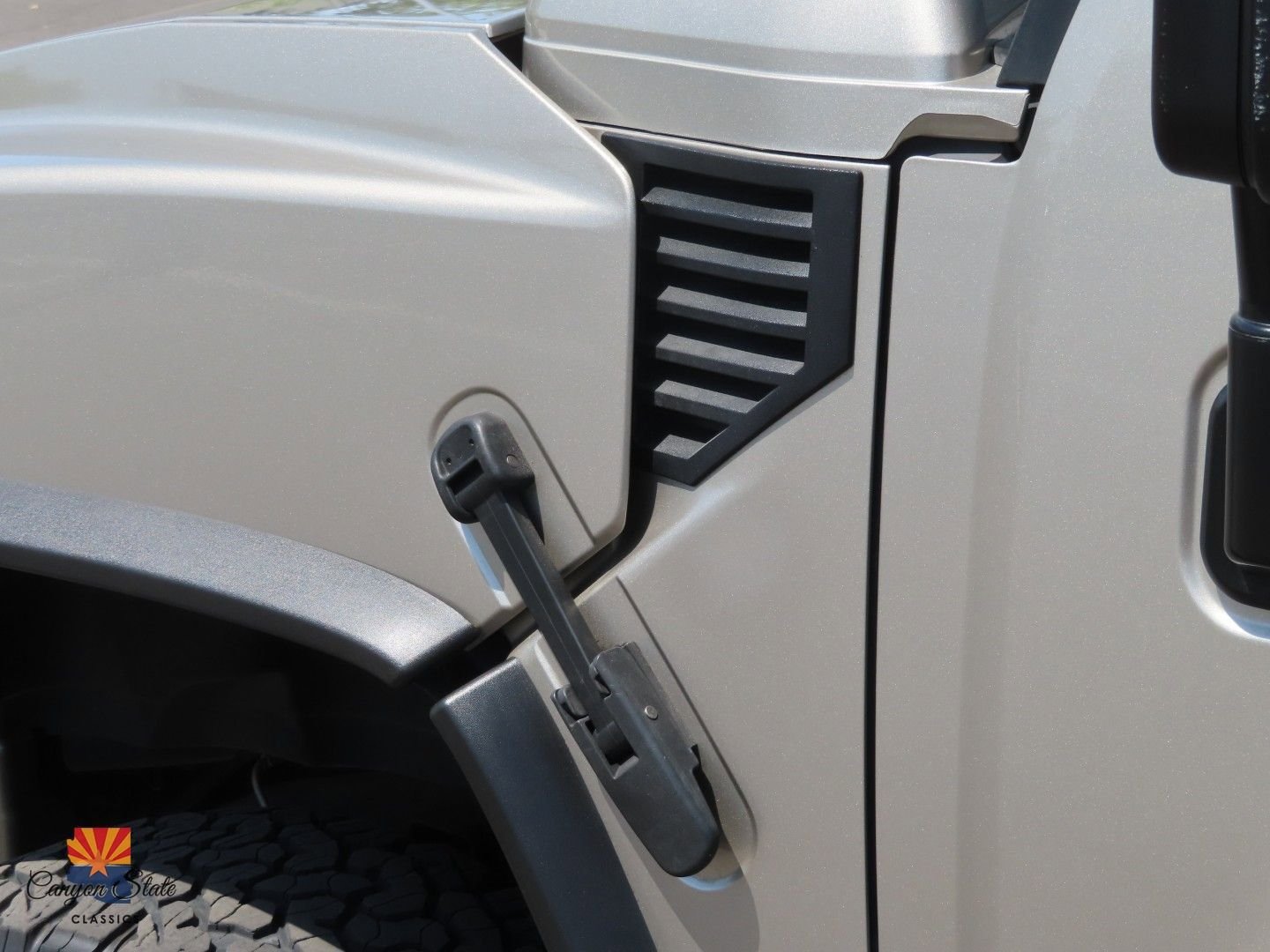 Used 2003 HUMMER H2 w/ Preferred Equipment Group image 24