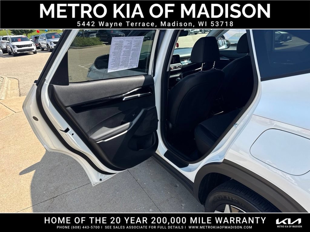 Used 2025 Kia Seltos S AWD/4WD image 30