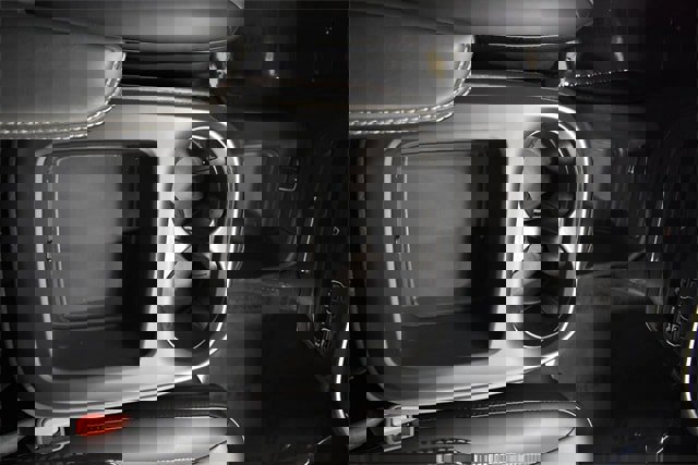 Used 2025 Chrysler Pacifica Select image 29