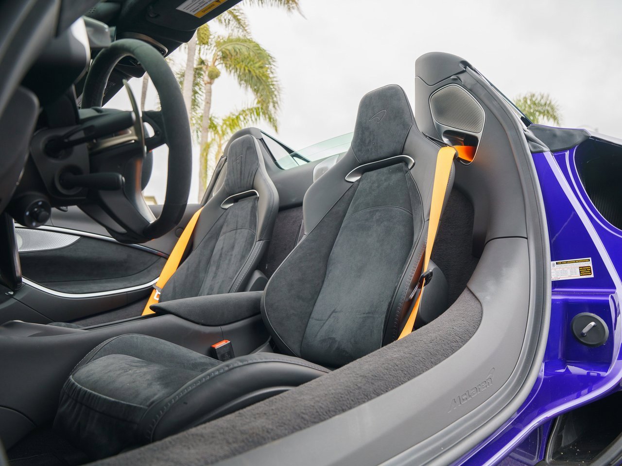 Used 2025 McLaren Artura Spider image 25