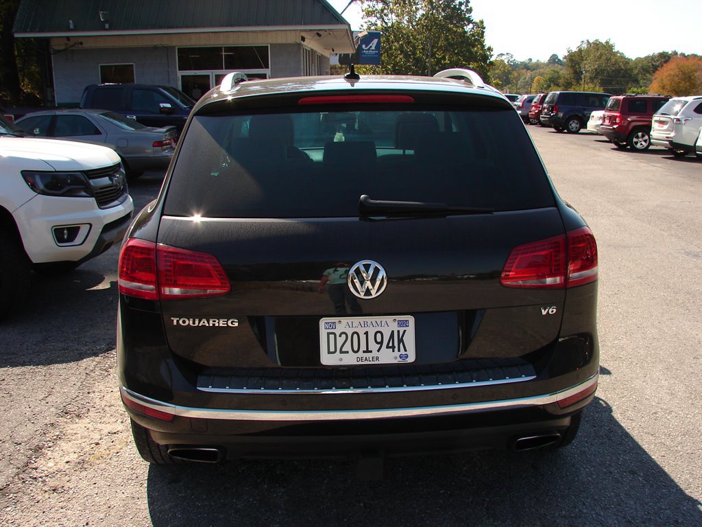 Used 2016 Volkswagen Touareg Lux image 4