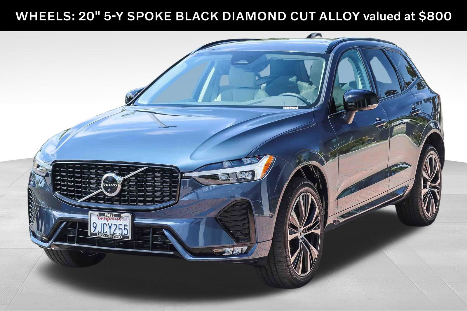 Used 2023 Volvo XC60 B5 Plus w/ Climate Package FWD image 3