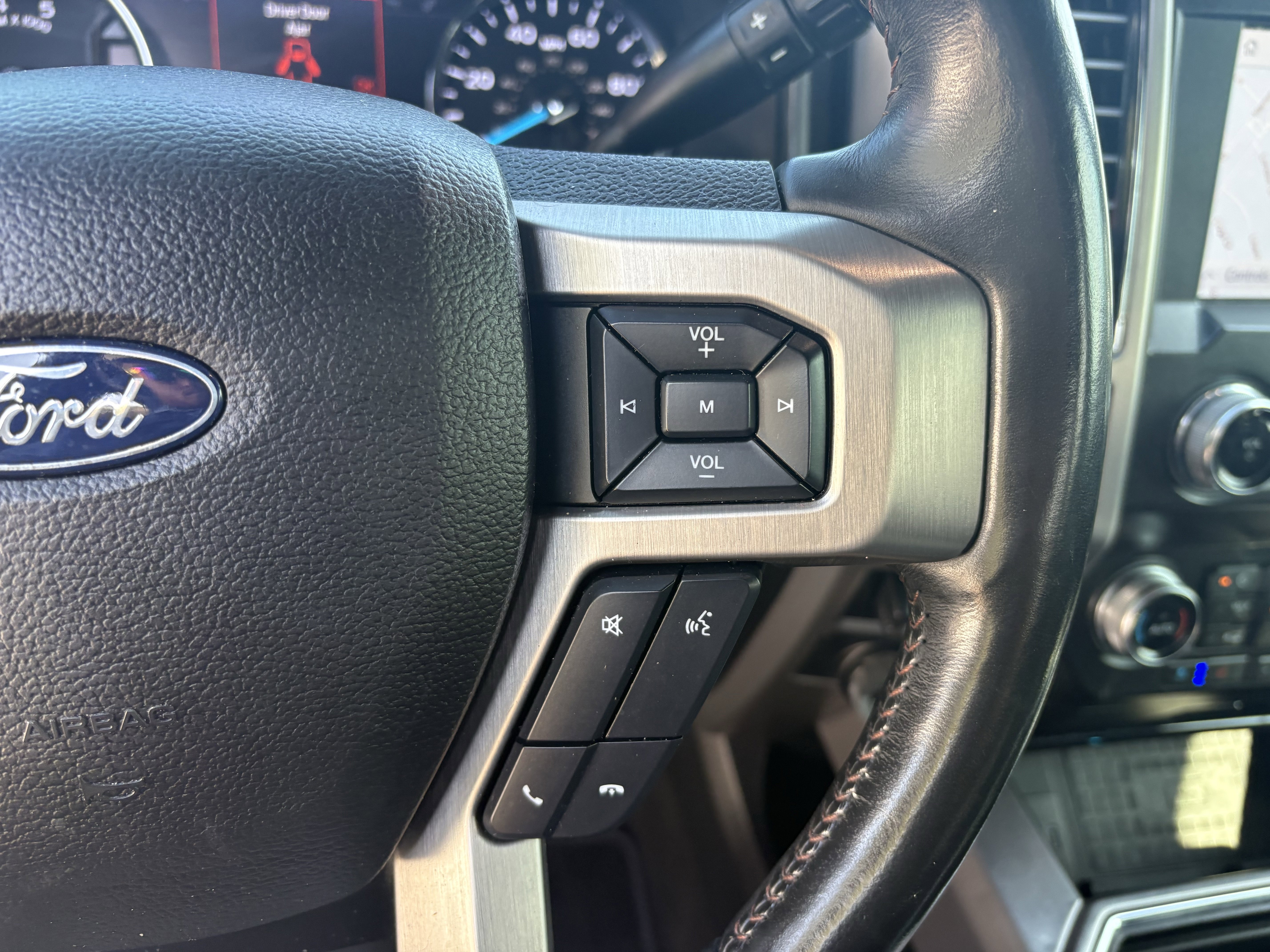 Used 2020 Ford F250 Platinum w/ FX4 Off-Road Package image 28