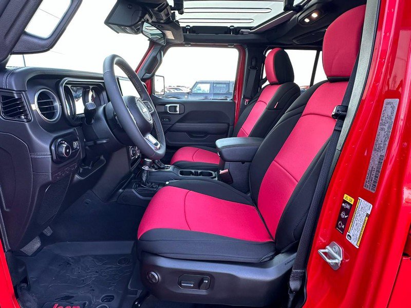 Used 2025 Jeep Wrangler Unlimited Sahara image 8