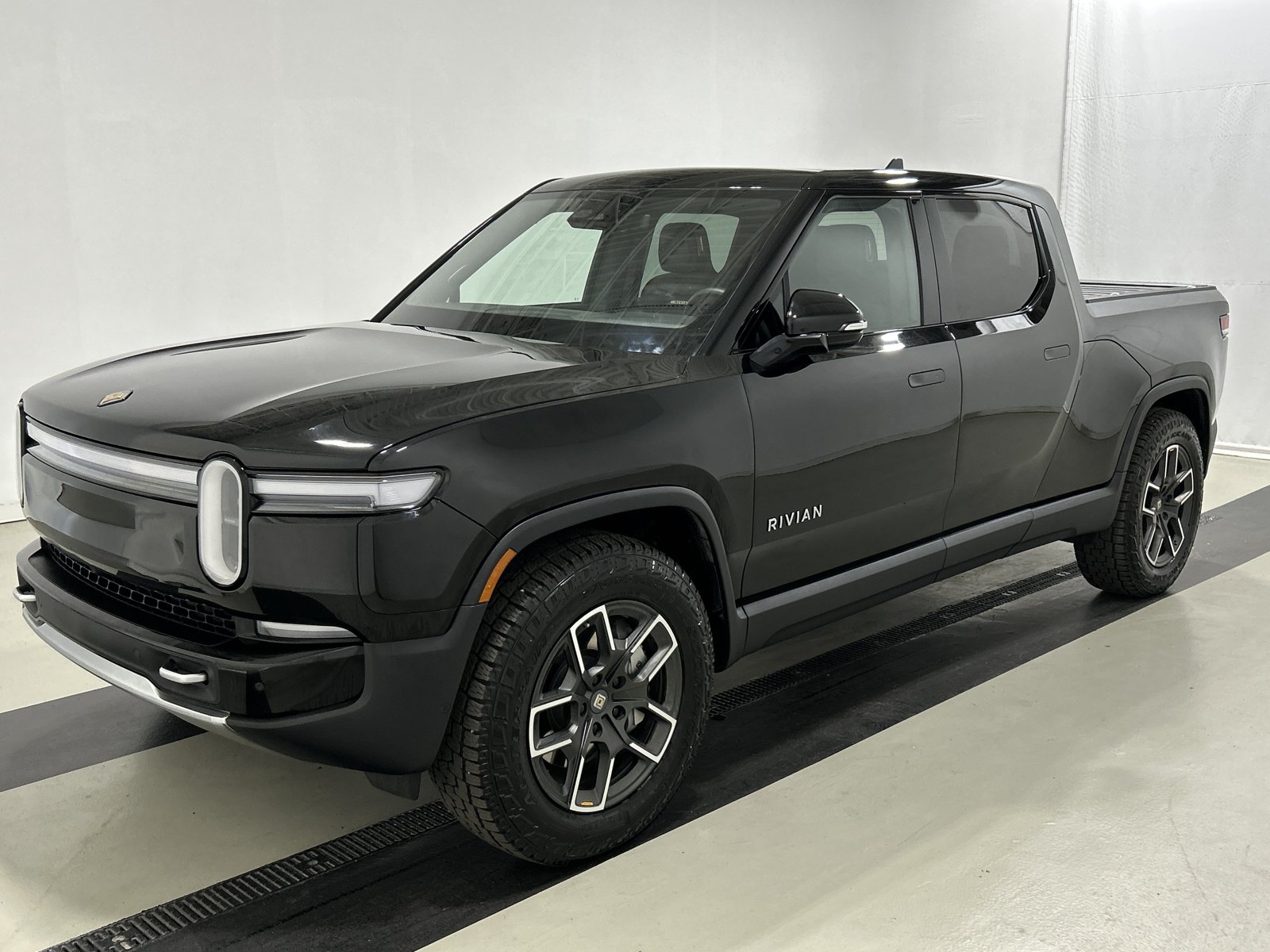 Used 2025 Rivian R1T Adventure