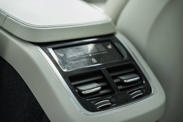 Certified 2023 Volvo XC90 B6 Plus w/ Protection Package Premier AWD/4WD image 32