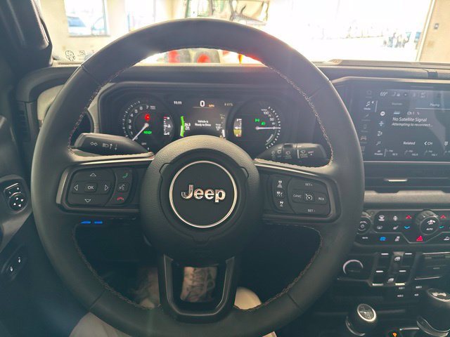 Used 2024 Jeep Wrangler Unlimited w/ Convenience Group AWD/4WD image 30