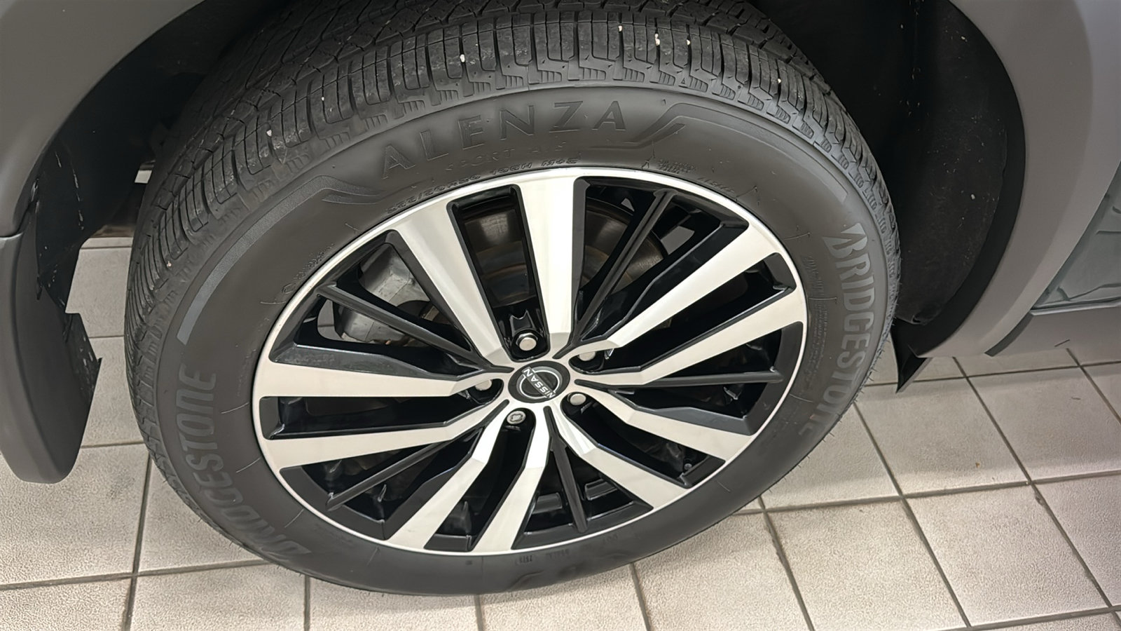 Used 2025 Nissan Pathfinder Platinum AWD/4WD image 33
