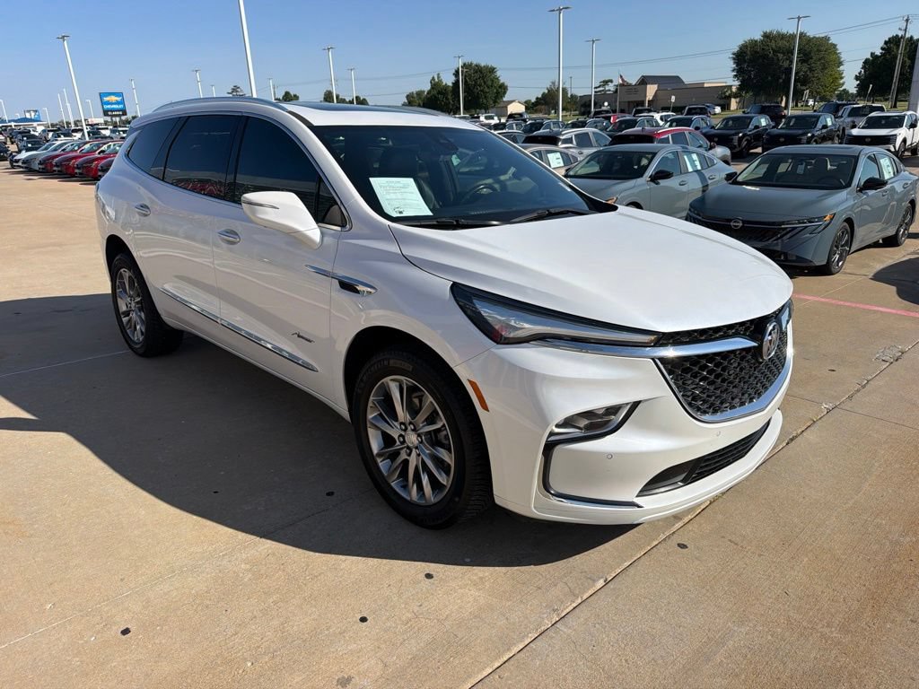 Used 2022 Buick Enclave Avenir w/ Avenir Technology Package FWD image 7