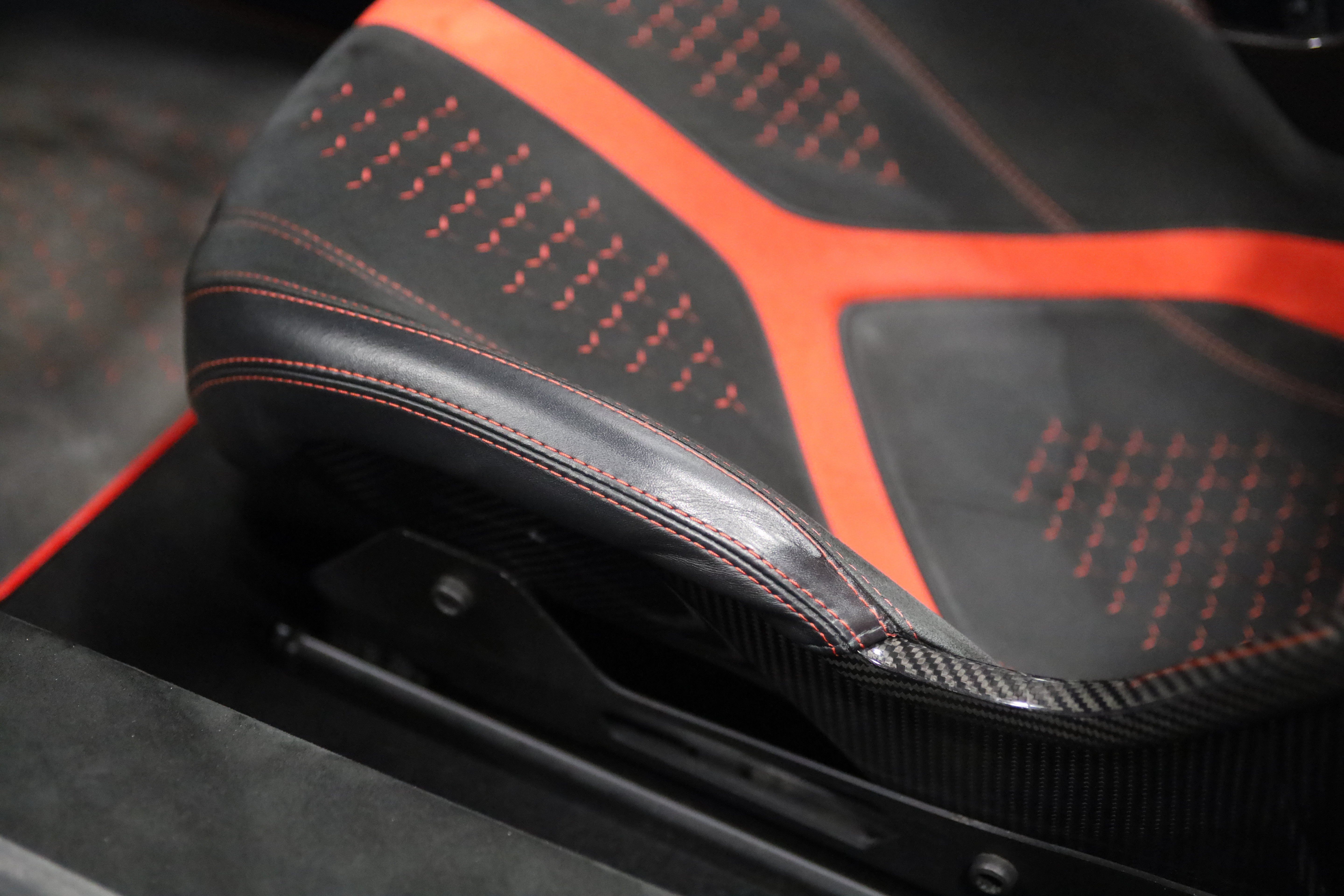 Used 2019 Lamborghini Huracan Performante AWD/4WD image 13
