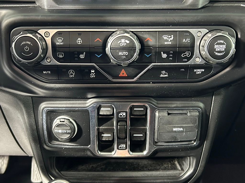 Used 2022 Jeep Gladiator Willys AWD/4WD image 21