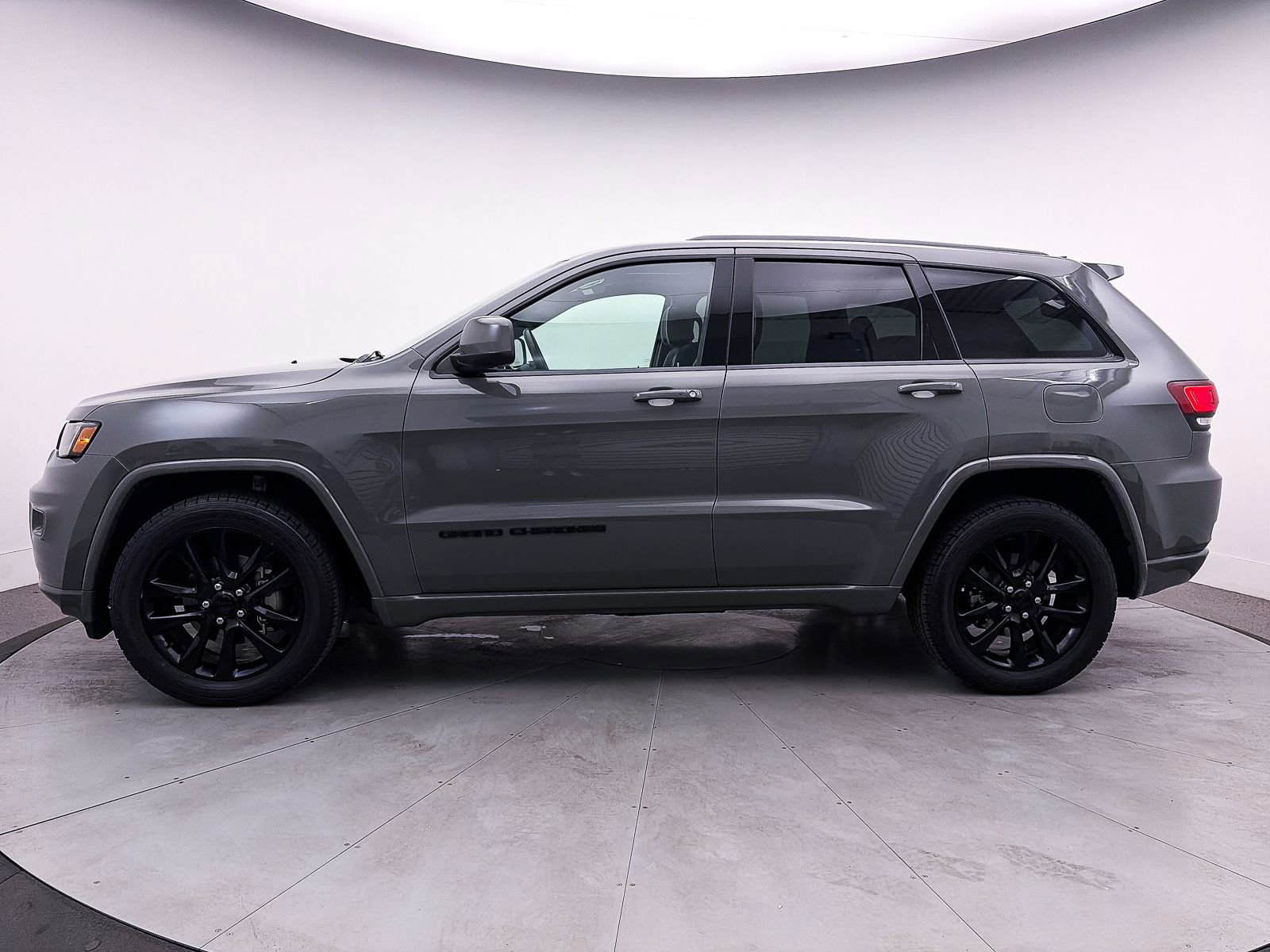 Used 2020 Jeep Grand Cherokee Altitude image 38