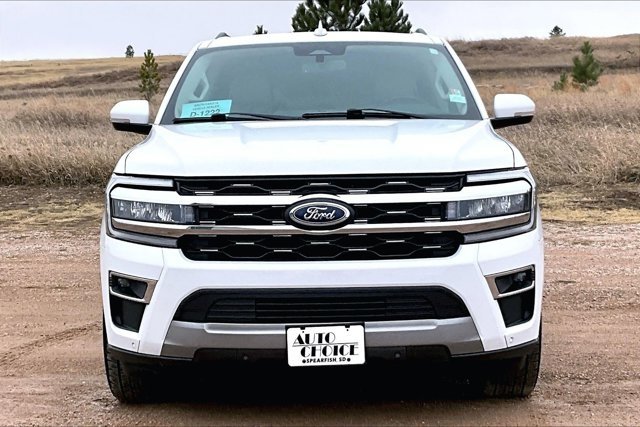 Used 2024 Ford Expedition Limited AWD/4WD image 2