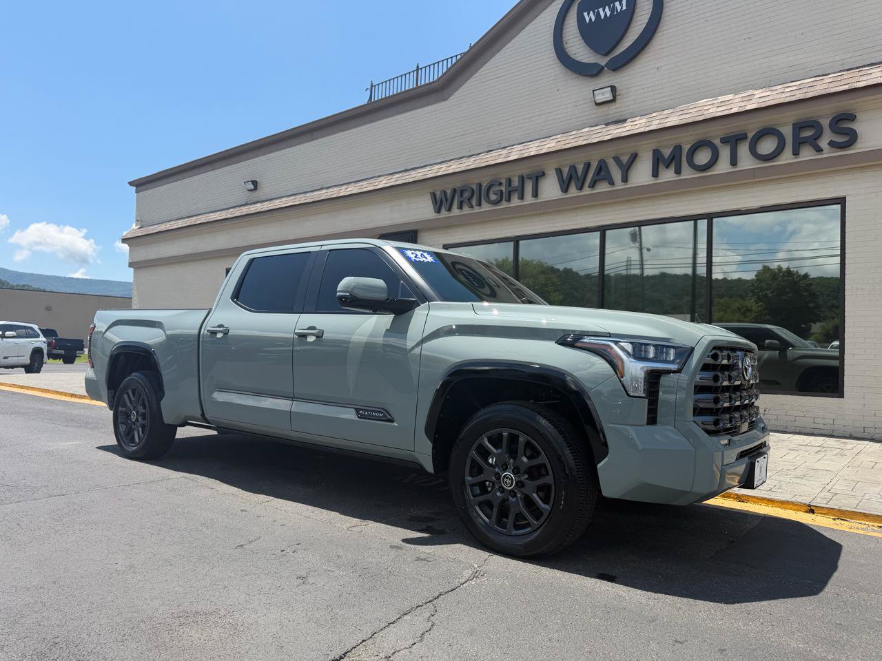 Used 2024 Toyota Tundra Platinum AWD/4WD image 1