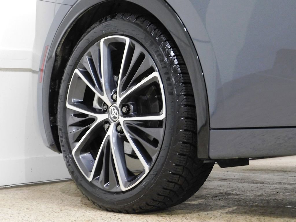 Used 2024 Toyota Prius XLE image 12