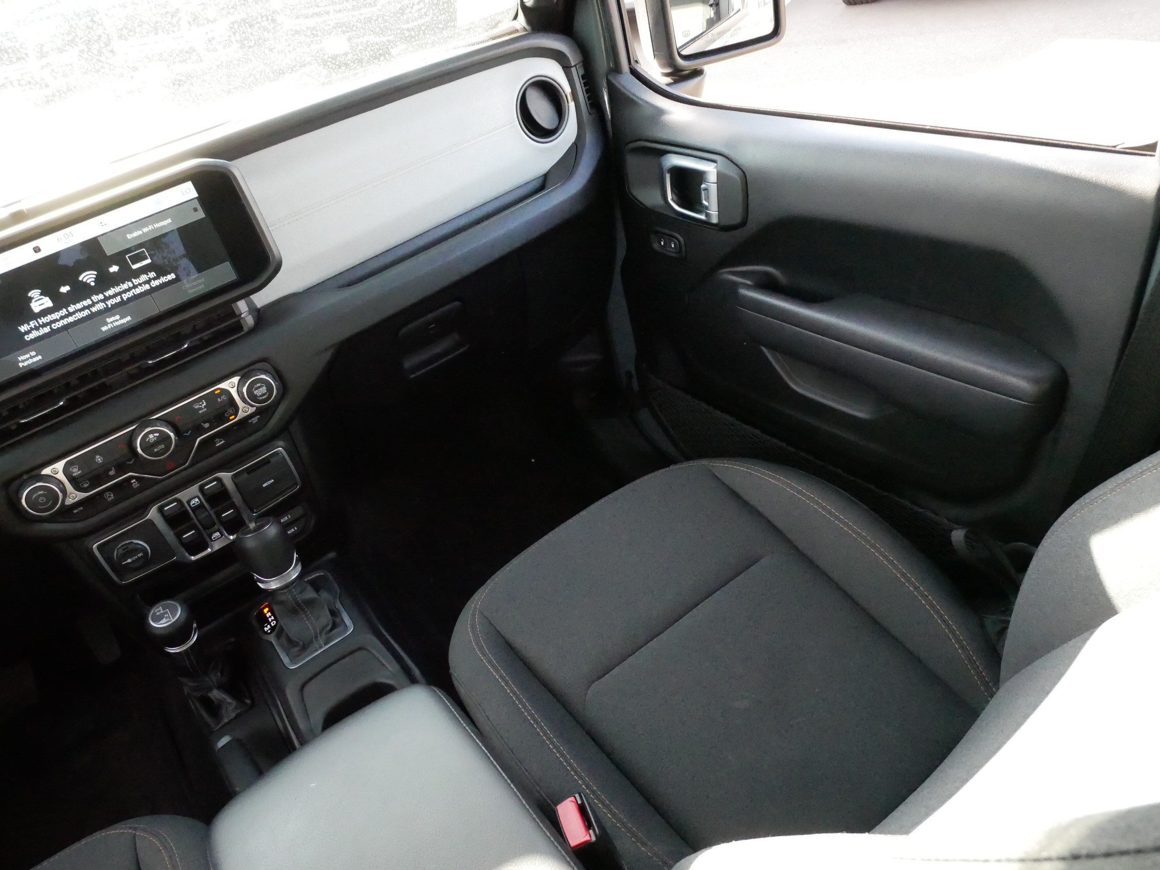 Used 2025 Jeep Gladiator Sport AWD/4WD image 11