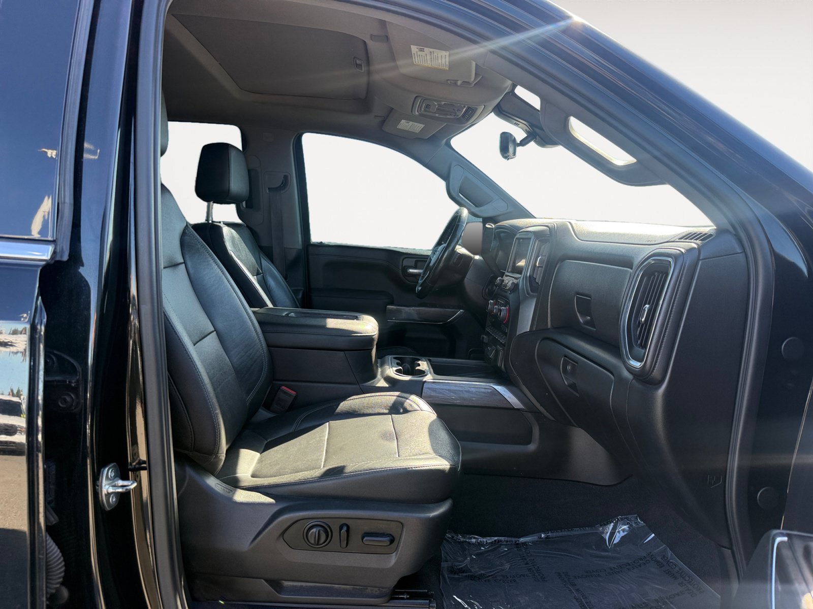 Used 2019 Chevrolet Silverado 1500 LTZ w/ LTZ Premium Package AWD/4WD image 19