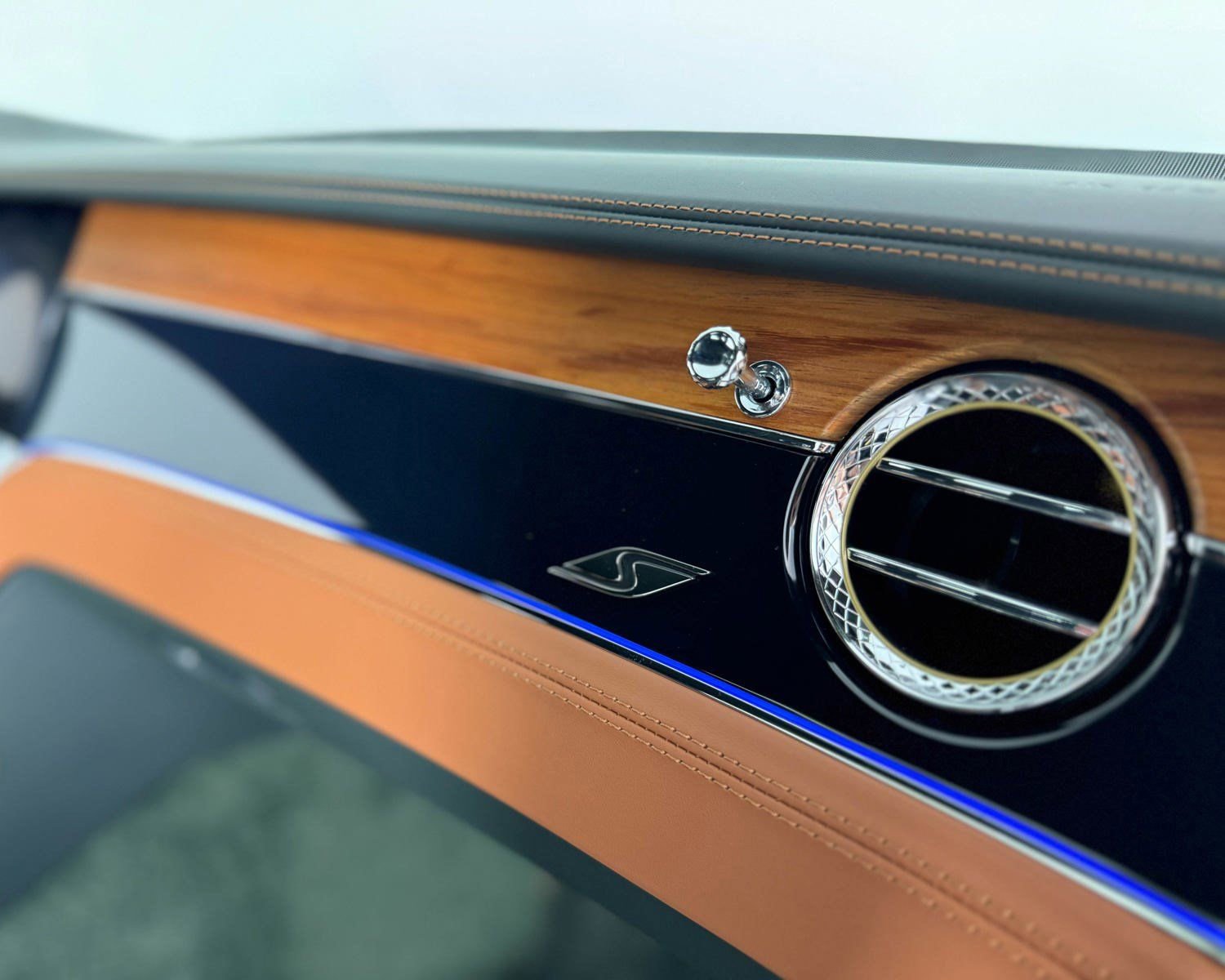 Used 2024 Bentley Continental GT S image 31