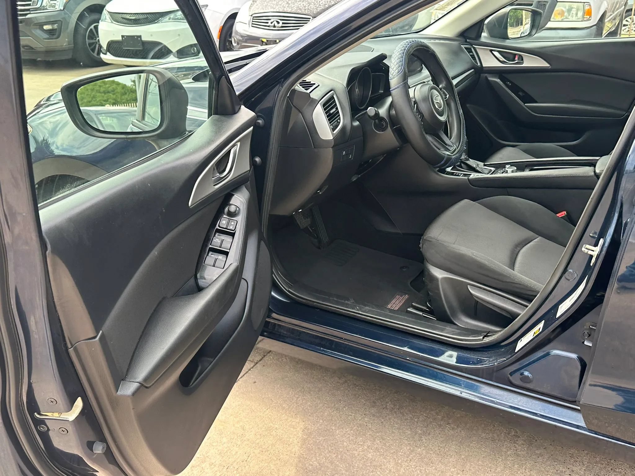 Used 2017 MAZDA MAZDA3 Sport FWD image 10