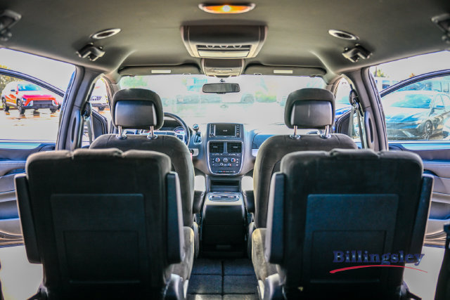 Used 2016 Dodge Grand Caravan SXT w/ UConnect Hands-Free Group FWD image 16