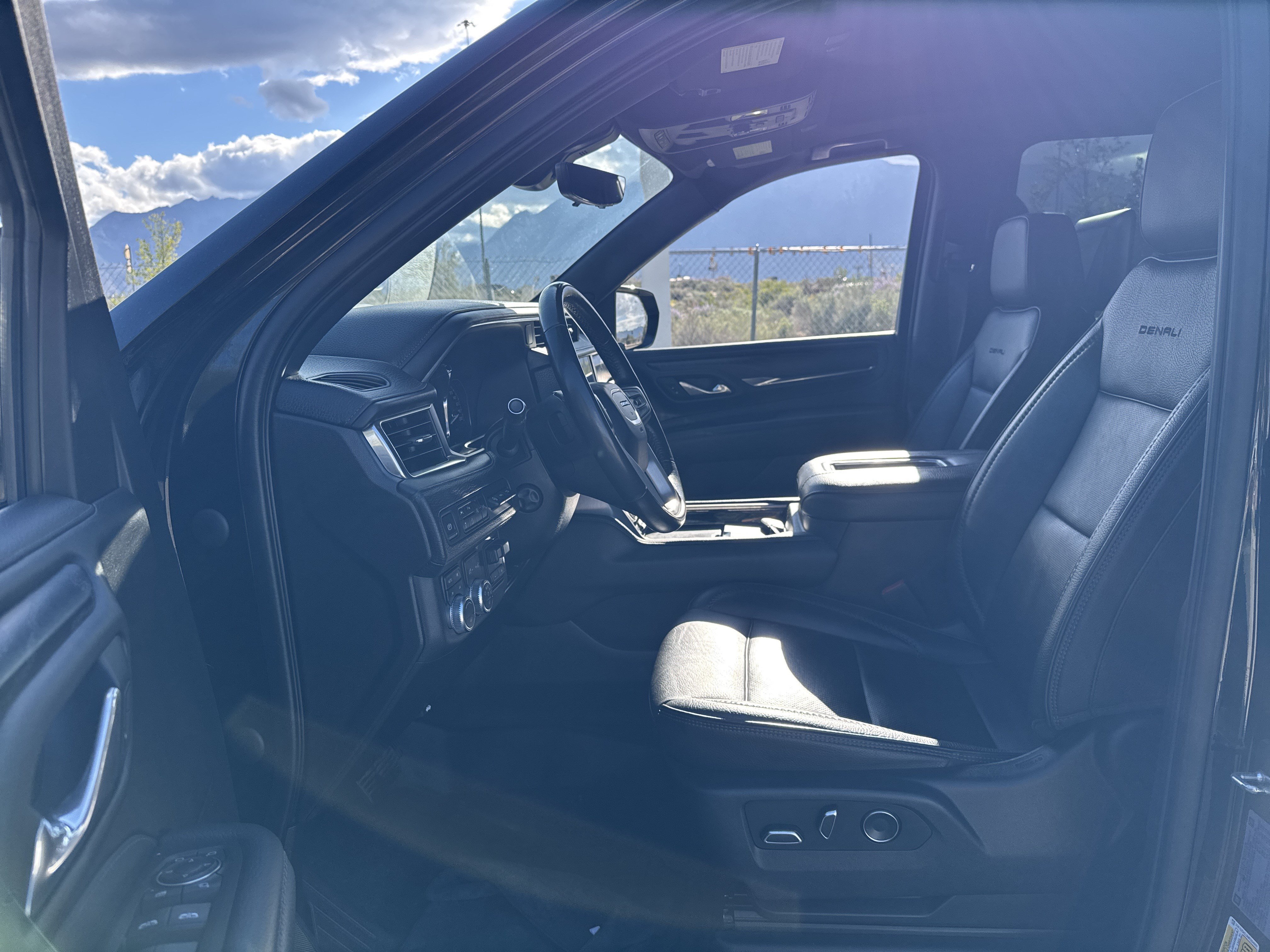 Used 2021 GMC Yukon Denali w/ Denali Ultimate Package AWD/4WD image 14