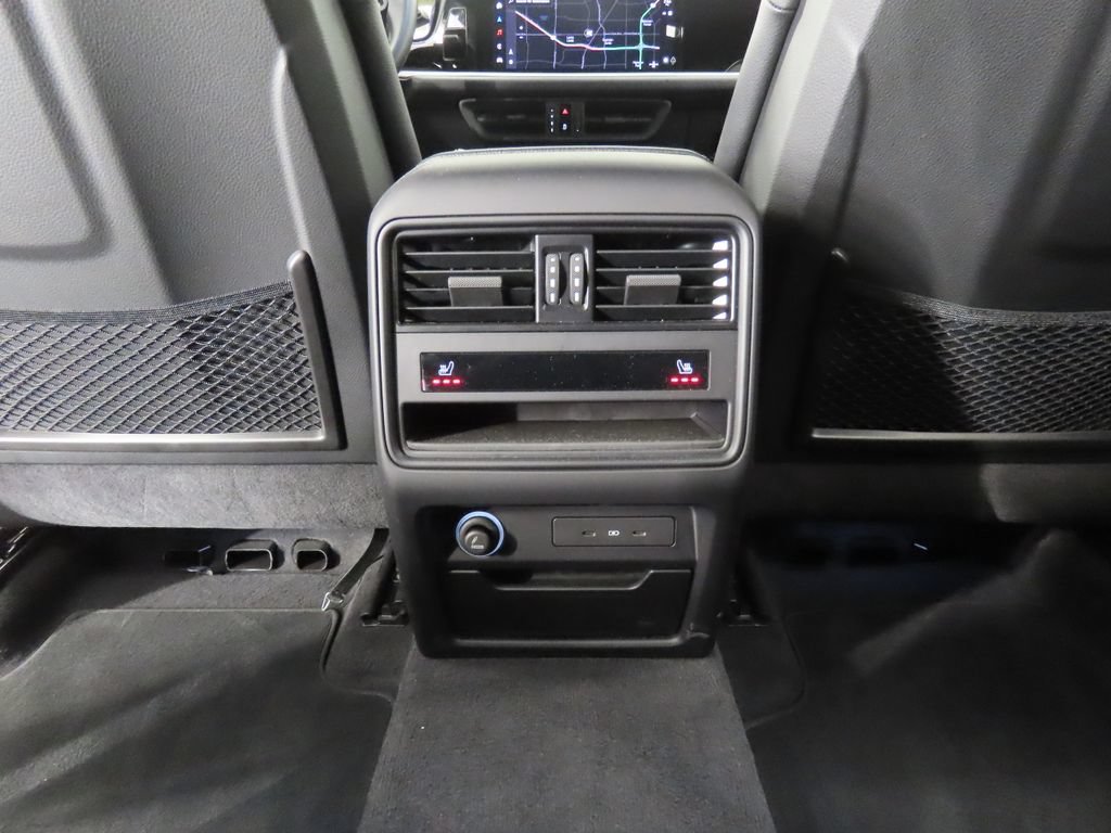 Certified 2024 Porsche Cayenne AWD/4WD image 31