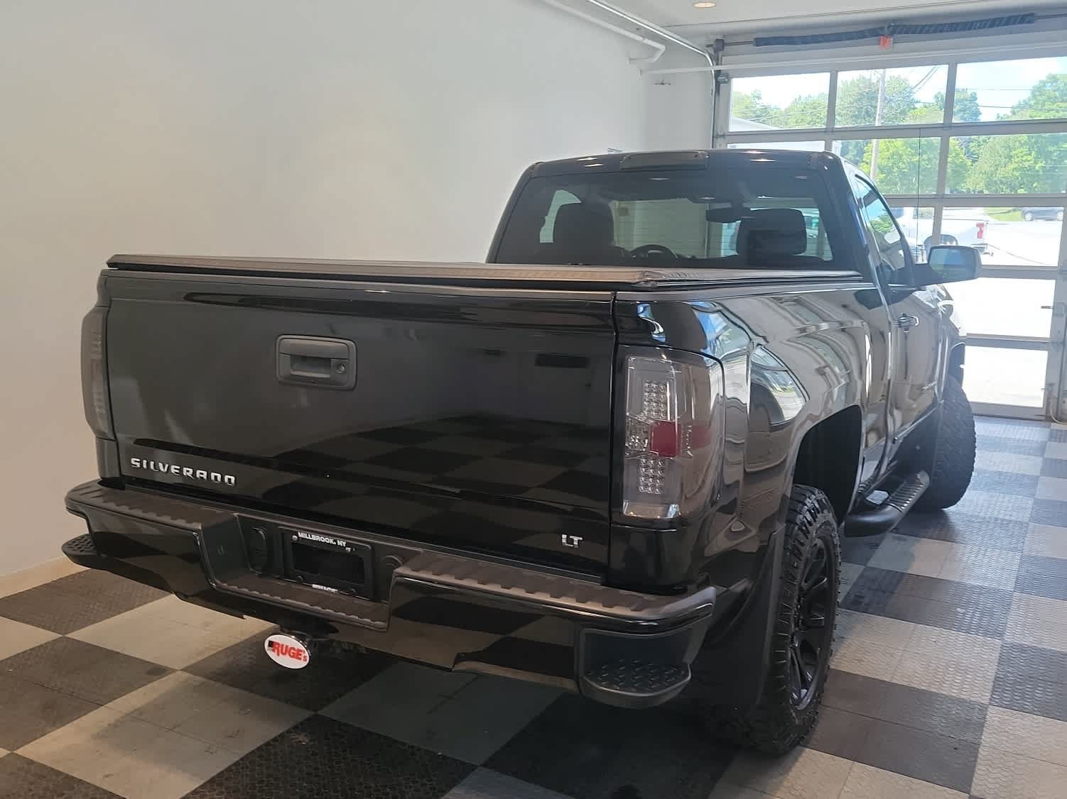 Used 2018 Chevrolet Silverado 1500 LT w/ LT Convenience Package AWD/4WD image 6