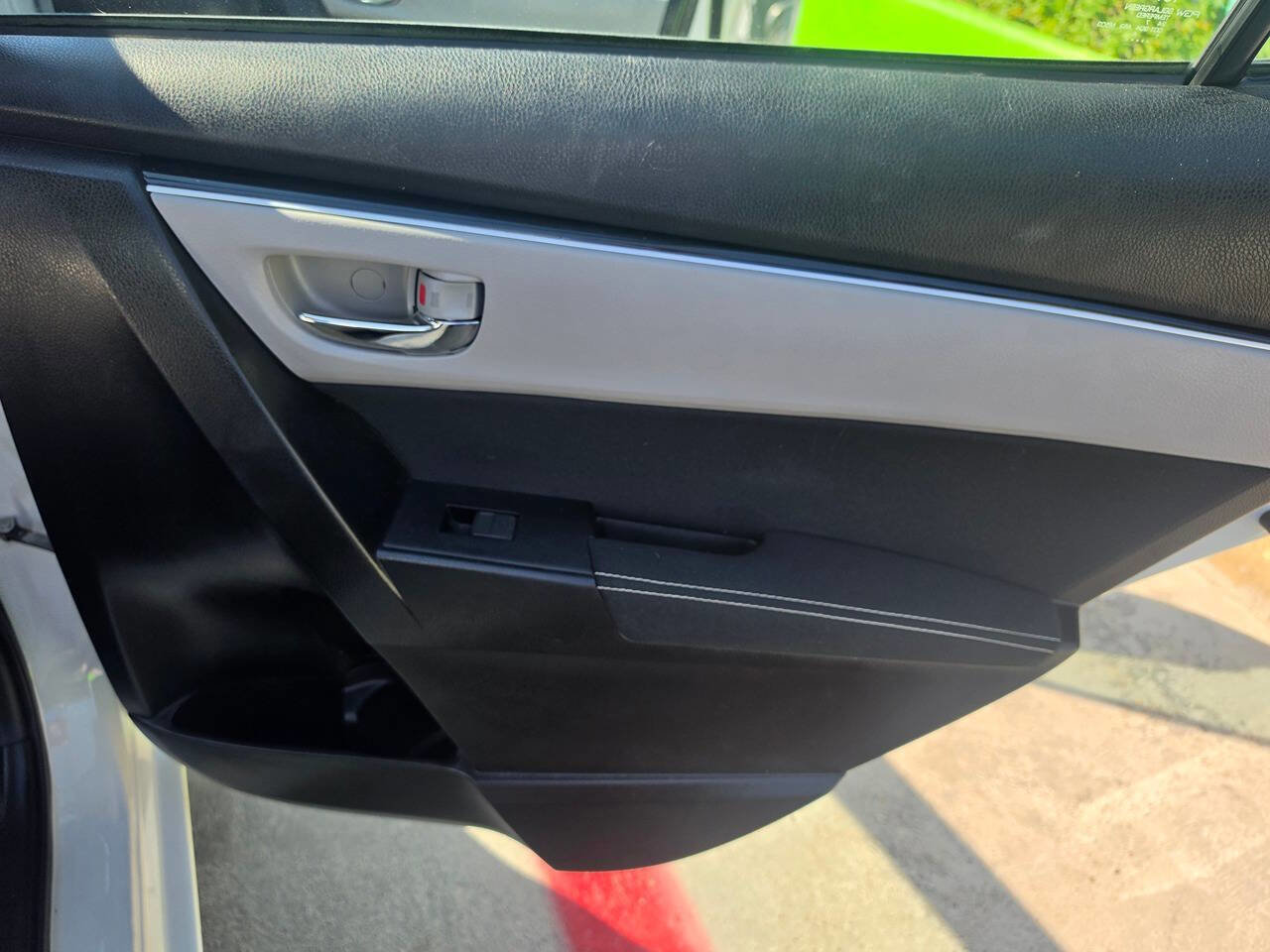 Used 2017 Toyota Corolla LE FWD image 27