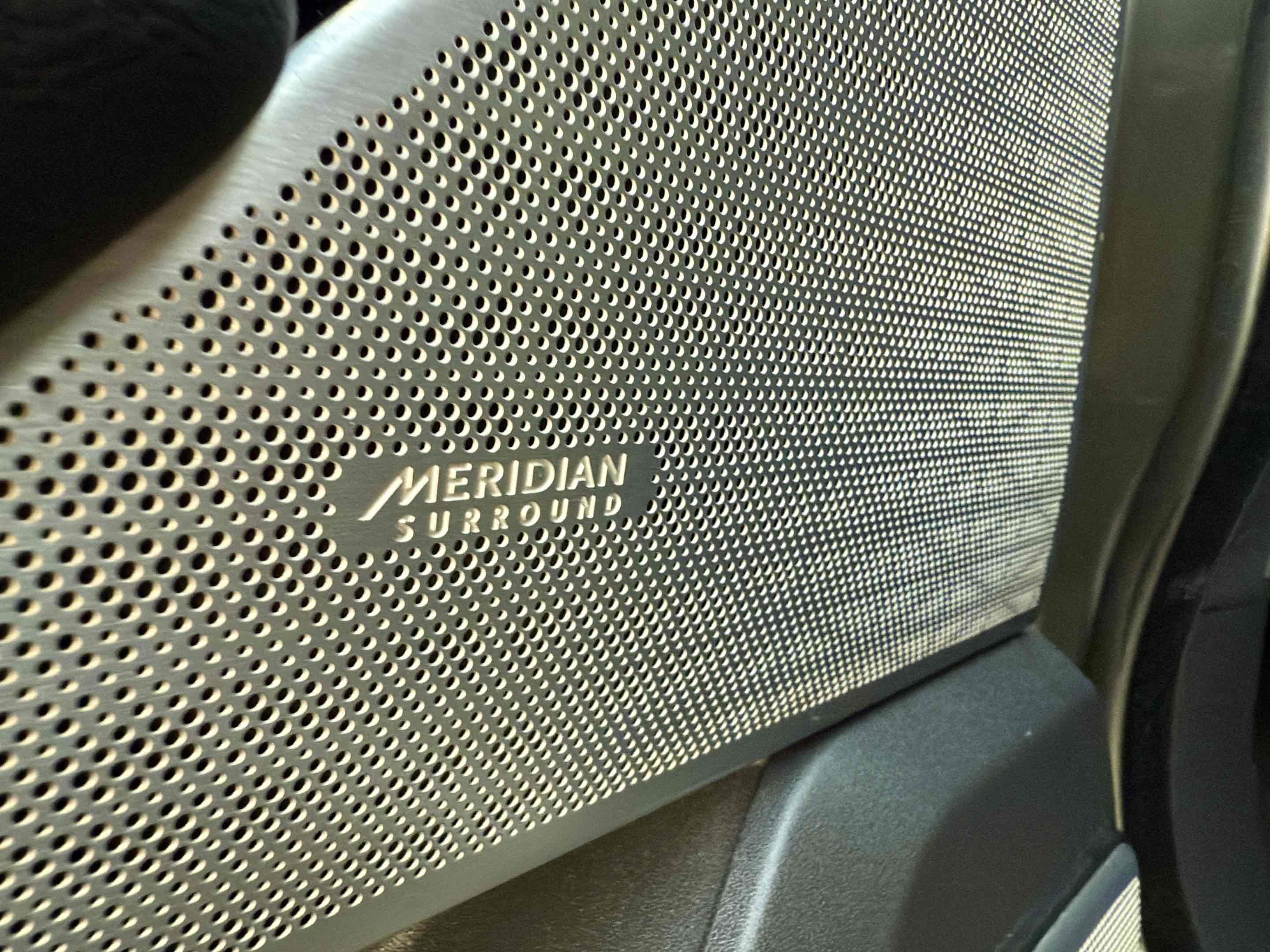 Used 2018 Land Rover Range Rover Velar R-Dynamic SE image 47