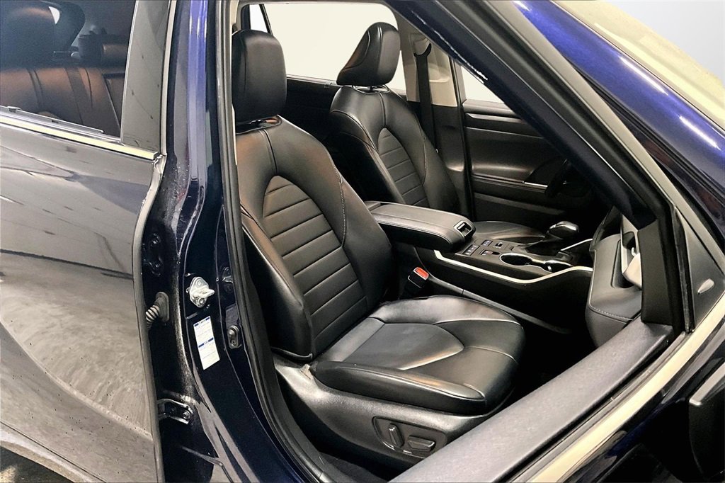 Used 2022 Toyota Highlander XLE image 29