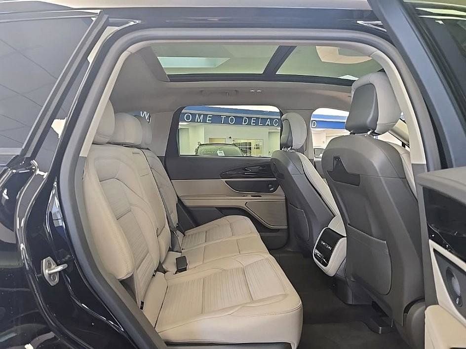 Used 2025 Lincoln Nautilus Reserve image 36