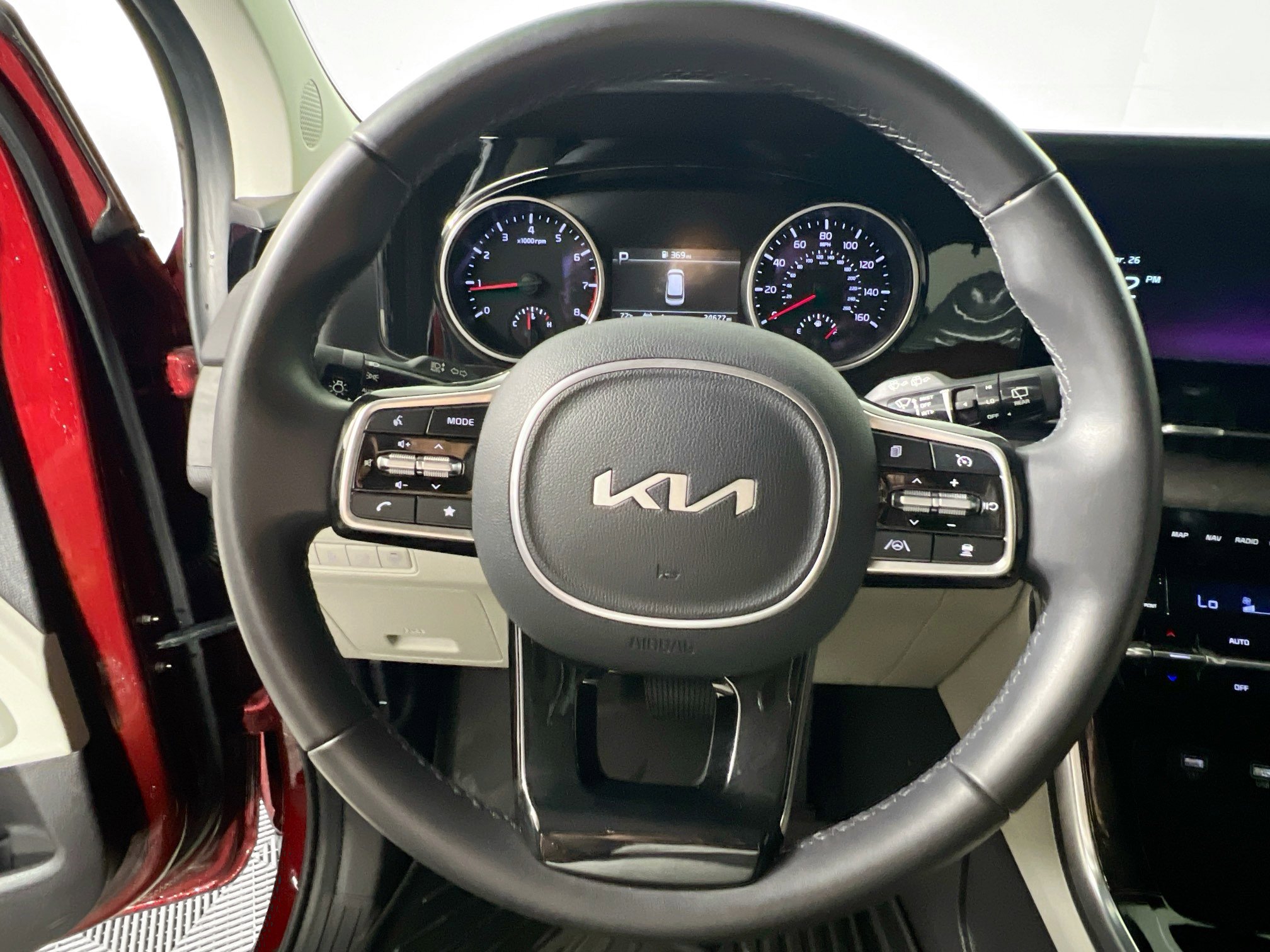 Used 2024 Kia Carnival EX image 17