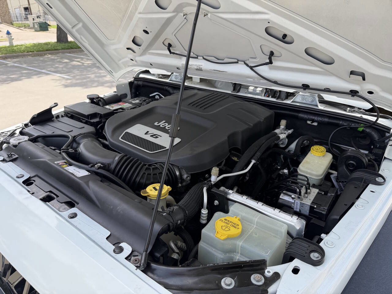 Used 2016 Jeep Wrangler Unlimited Sport w/ Connectivity Group image 13