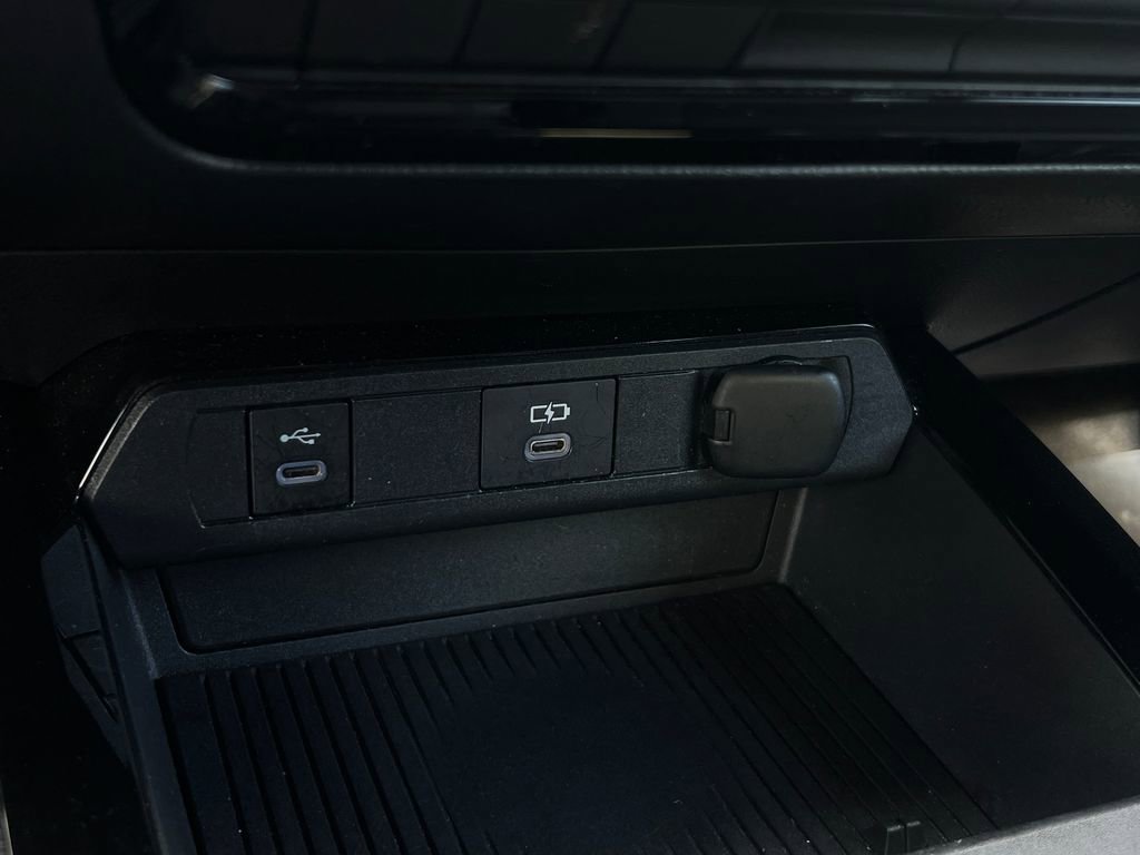 Used 2024 Toyota Prius LE image 29