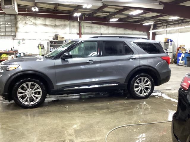 Used 2023 Ford Explorer XLT w/ Equipment Group 202A image 2