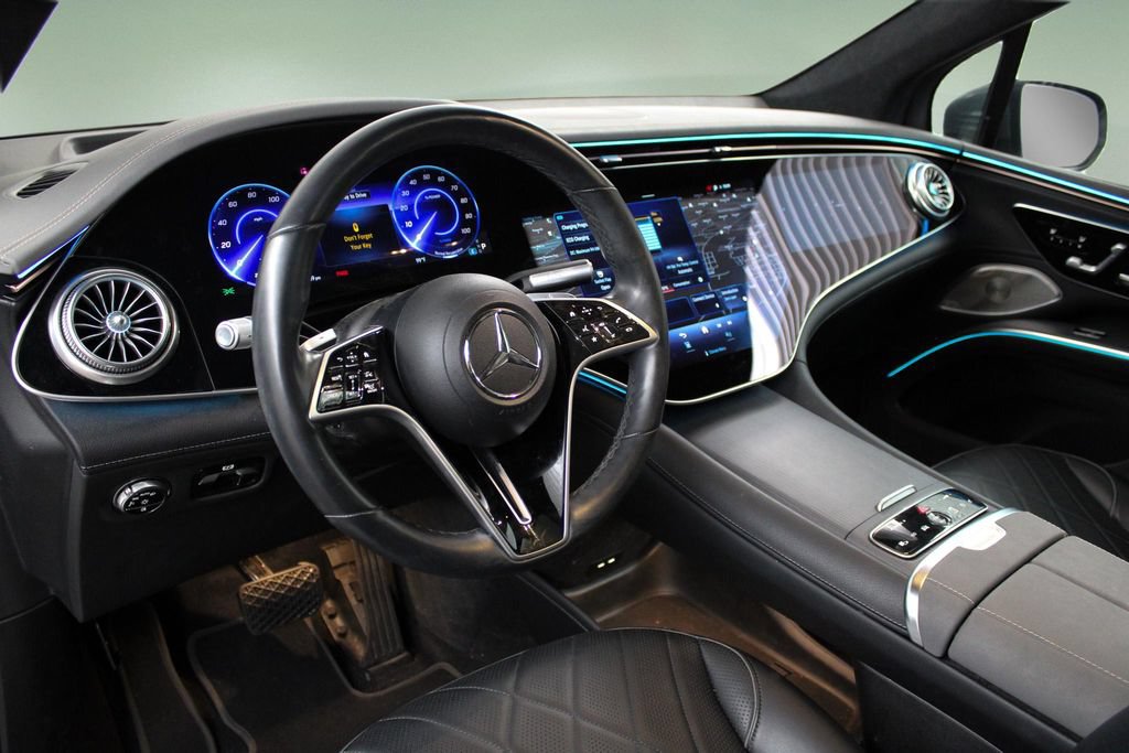 Used 2023 Mercedes-Benz EQS 580 4MATIC SUV w/ Exclusive Trim Package image 2