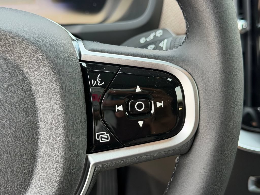New 2026 Volvo XC90 T8 Plus w/ Protection Package Premier AWD/4WD image 19