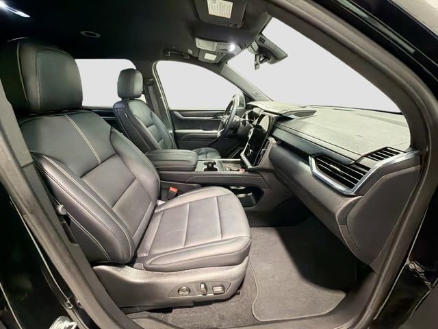 Used 2024 GMC Acadia Elevation image 25