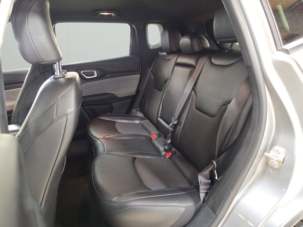 Used 2024 Jeep Compass Latitude image 18