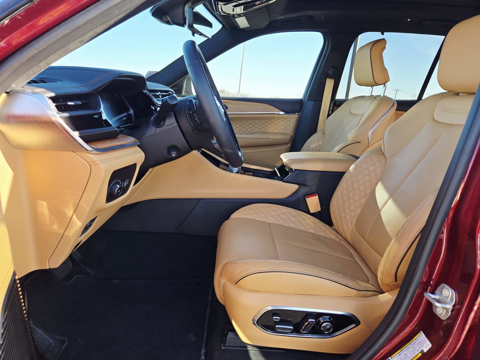 Used 2024 Jeep Grand Cherokee Summit image 13