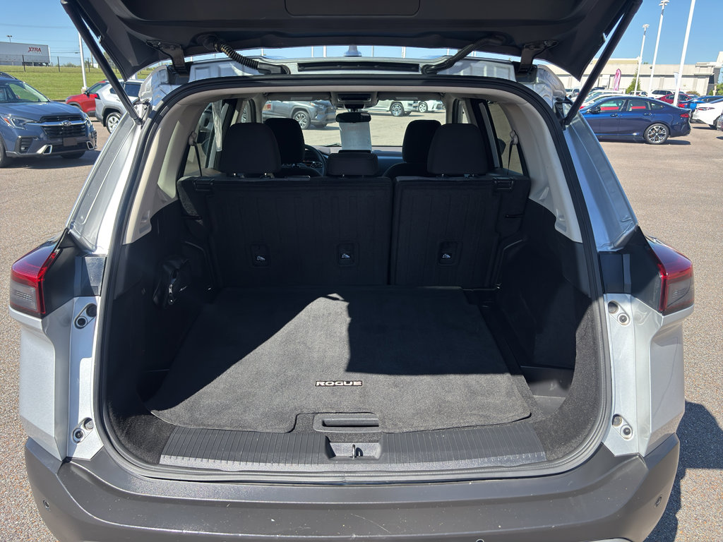 Used 2023 Nissan Rogue SV image 24