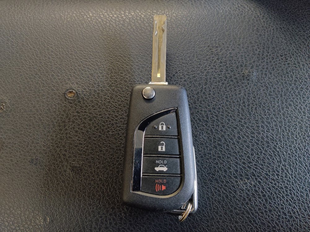 Used 2018 Toyota Camry SE image 32