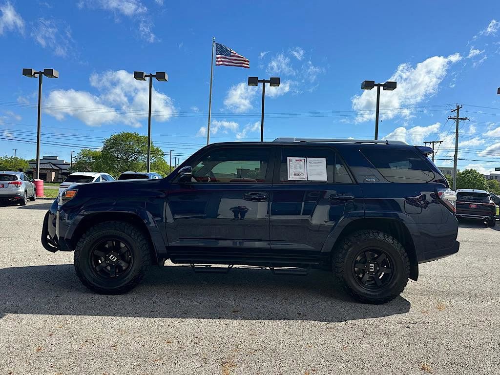 Certified 2018 Toyota 4Runner SR5 Premium AWD/4WD image 2