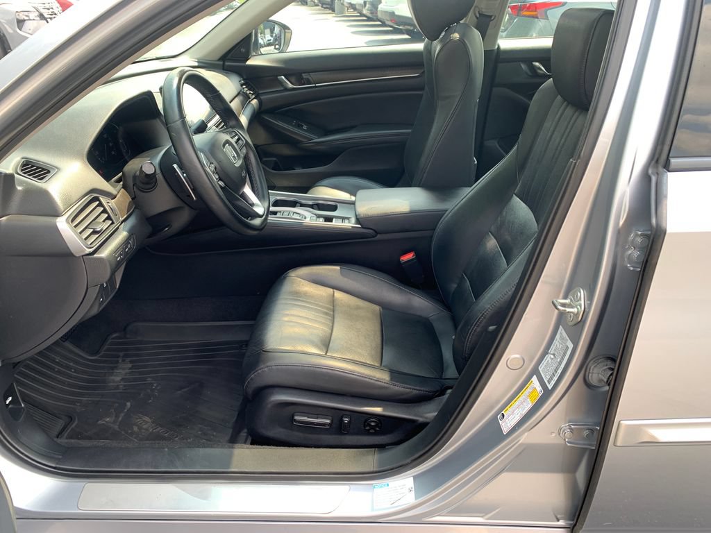 Used 2018 Honda Accord Touring image 17