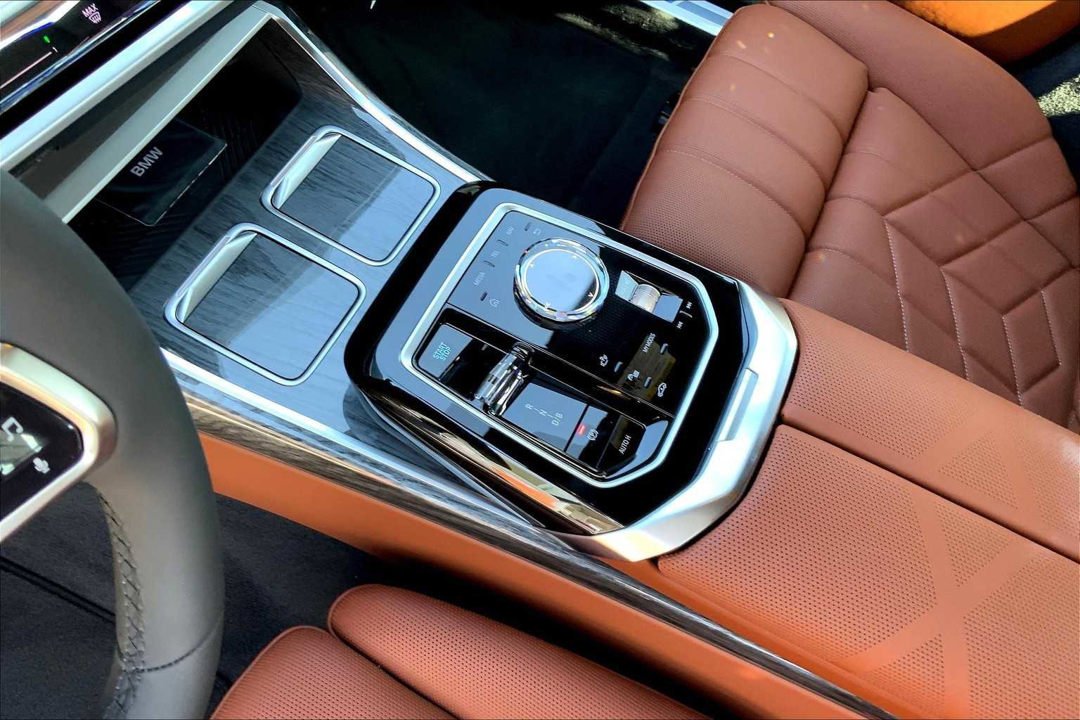 New 2025 BMW i7 xDrive60 AWD/4WD image 7