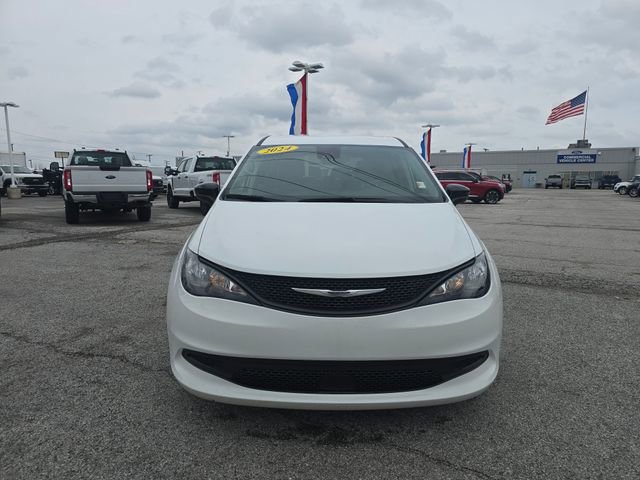 Used 2024 Chrysler Voyager LX image 10