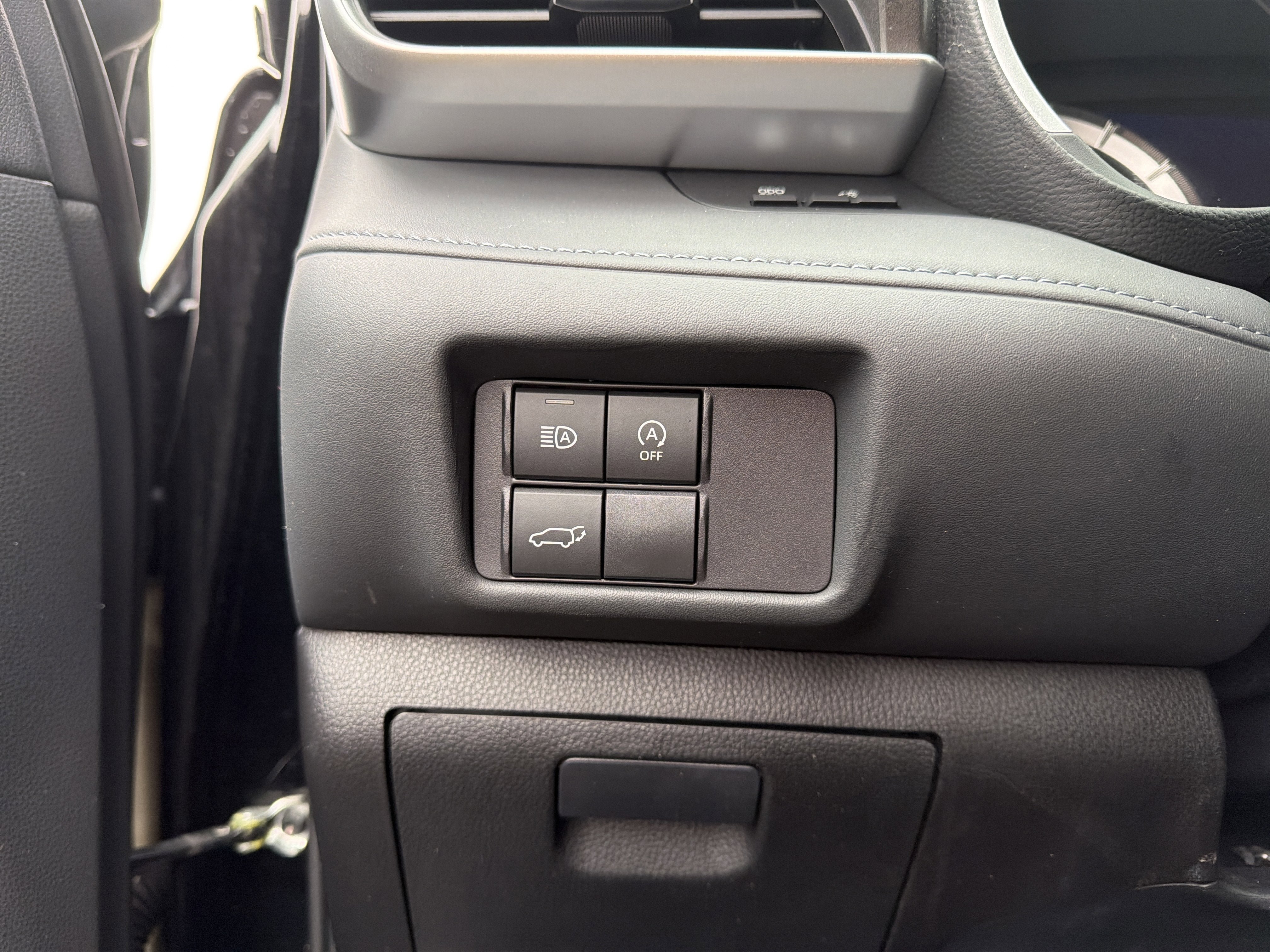 Used 2023 Toyota Highlander XLE AWD/4WD image 16