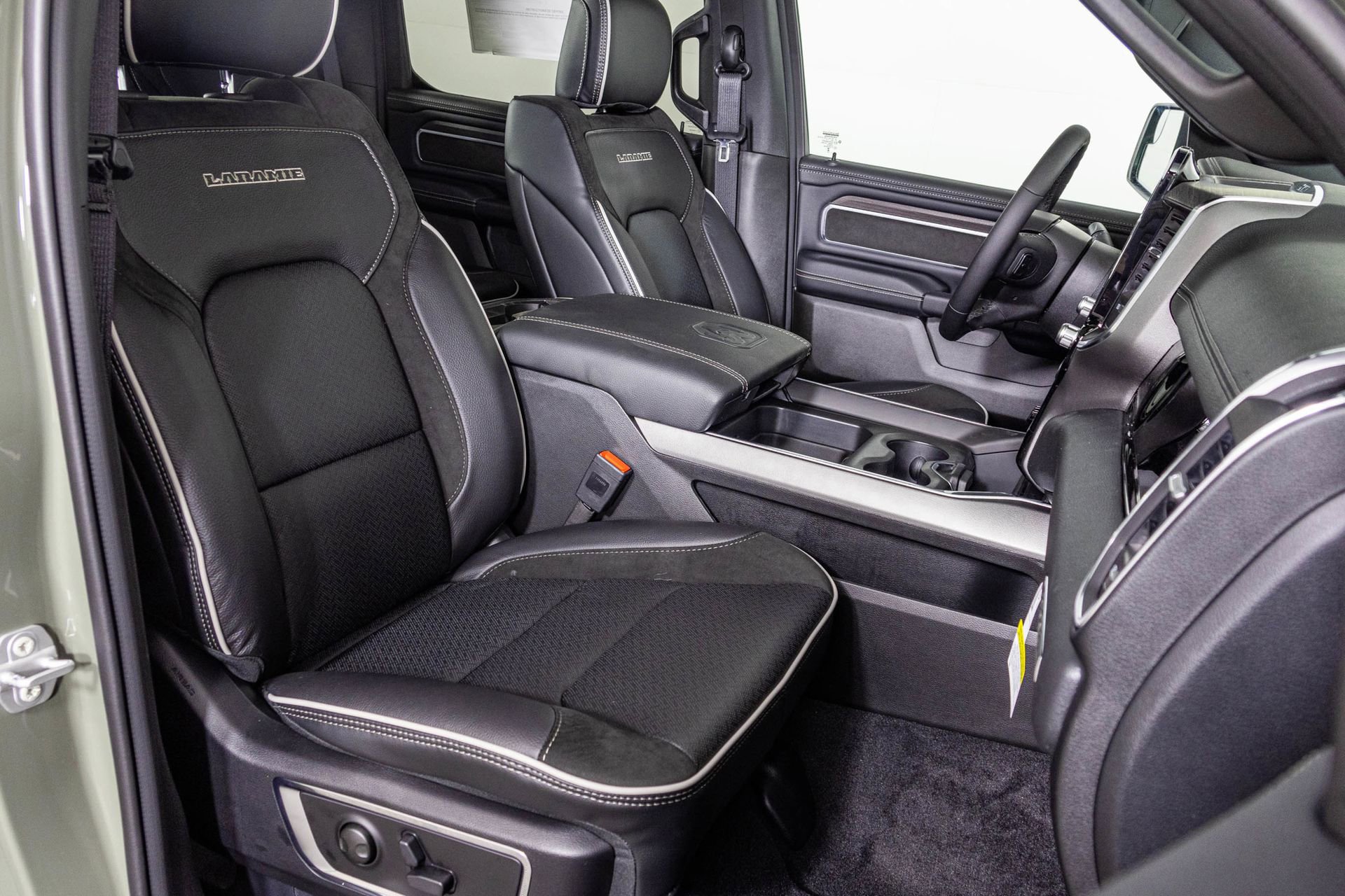 New 2026 RAM 1500 Laramie w/ Night Edition AWD/4WD image 42
