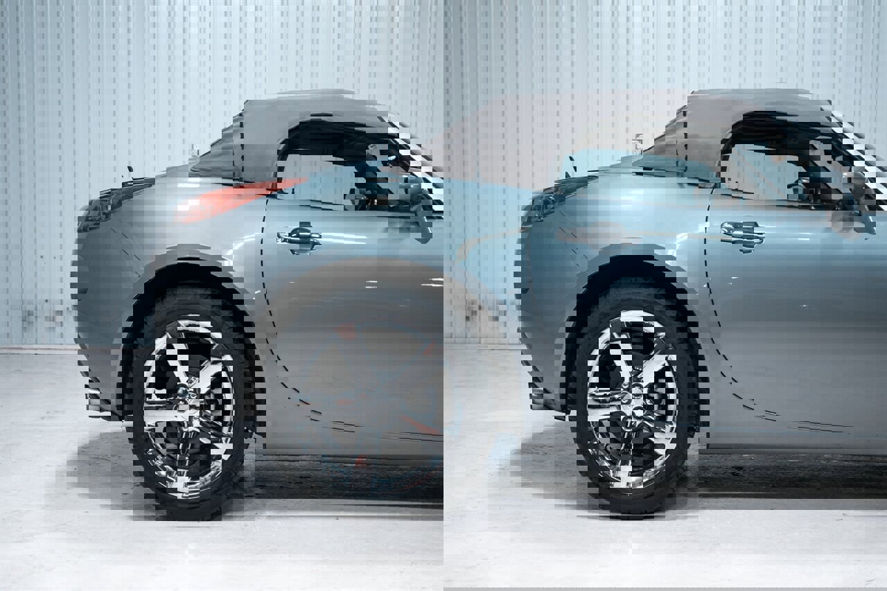 Used 2007 Pontiac Solstice Convertible w/ Premium Package image 10