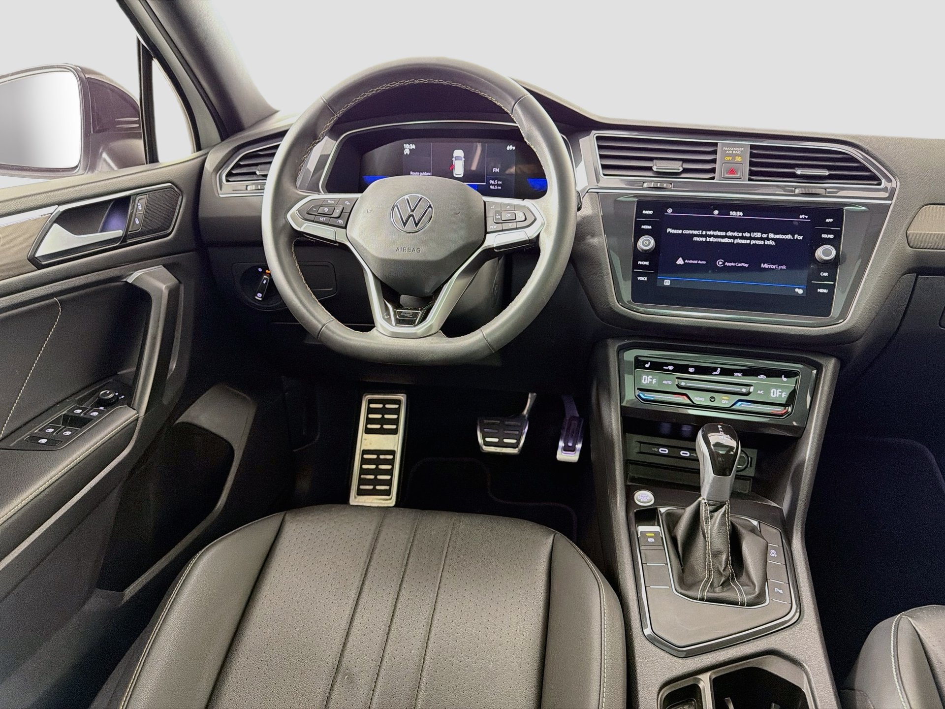 Certified 2023 Volkswagen Tiguan SE R-Line FWD image 20